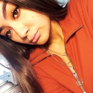 Meet your Posher, Amia